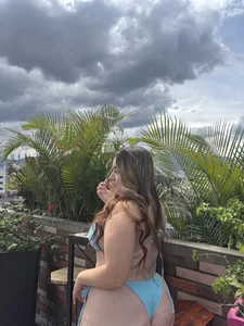 emily_hilton1: 💙🩵 ( 6 фото)