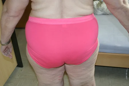 HeisseomaOriginal Mein fetter Arsch in Slips Foto 3