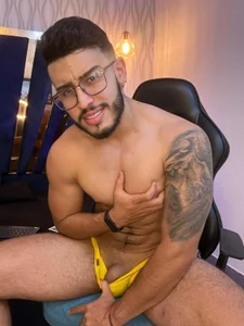 Liam_Kleiin more of me Foto 4