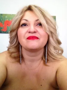 AnnaHot Public Pic 3