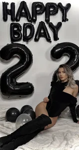 Elliblue Bday Queen Pic 2