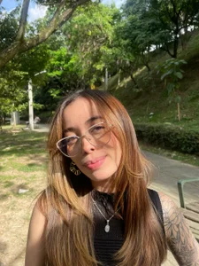 Sophiaa_Gomez Kissed by the sun Pic