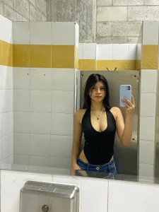 alexandra_venuss Public Pic 4