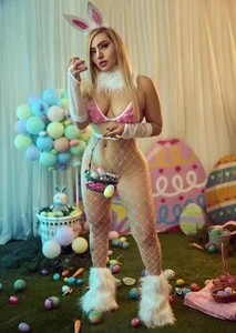 EvaBellucci_ HAPPY EASTER Pic 3