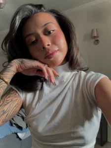 Mia_Llove Public Kuva