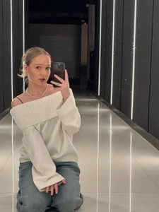 VanessaLightDiamond Mirror Pic 4