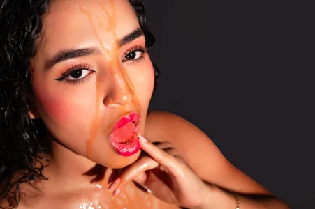 Emma_Thompssonn Golden Temptation 🍯🍯🍯 Foto 4