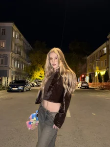 DebraSchneider: Walk alone or in company?😇 ( 3 фото)