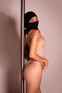 Ridwana_ Movement in the tube Immagine  2