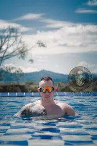 Joeysexx2: A pool day ( 3 фото)