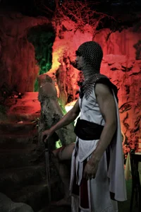 Zdjęcia dirty-boss Put on an Assassin costume with a metal chain mail sword 1600 tokens:  5