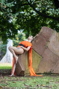 SusieandLacey: Susie in the Park ( 6 фото)