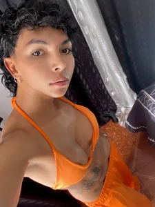 Public de xhenisa_  2 photos