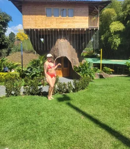 ArianaRosee_ Sins of Love  6টি ছবি