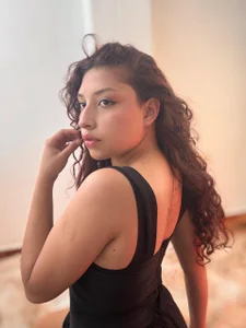 MiaFrieren Public Poză 3