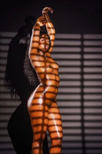 Irresistible Curves de ThianaLopez Foto 4