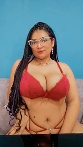 Lyra_Black_ Public Pic 2