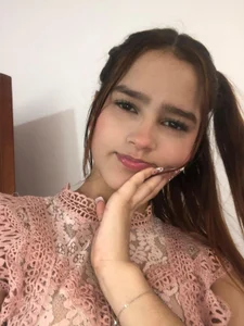 MelodyMansson I’m live now… with soft curves, bold thoughts, and my hands ready to explore 😈 From 8:30 a.m. to 3: Foto 2