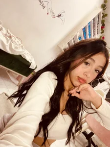 MiaScott_PinkPublic Bild 2