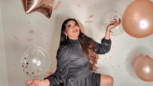 Luna_Dumont: blow out the candle with me 🎂 ( 5 фото)