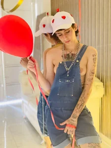 Ethan_lennox stare at me Bilde 2