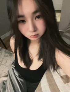 twittykiki Public Foto