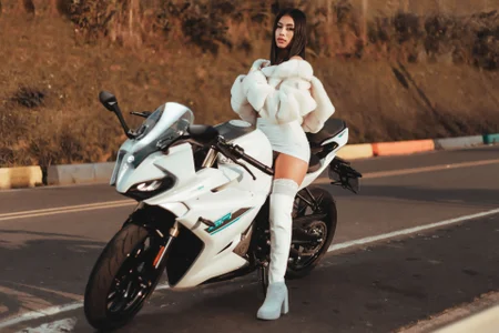 Your Biker Girl 🏍️🏍️👄💄❤ od ZaraLim  7 snímek