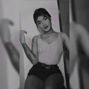 Comfortable, natural, and with a look that speaks louder than words. It’s not always about showing… de AnastasiaVelo  4 Imagens