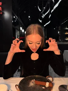 Sellina_moonwhen im hungry Bild