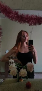 SoniaScott sexy posture Pic 3