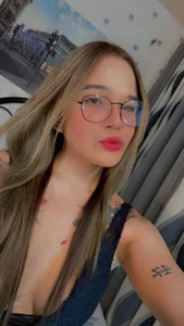 Evalyn_Shemale Public Pic 8