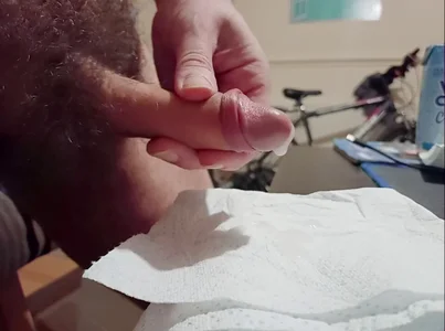 hairyuncut00 Side Cum Pic