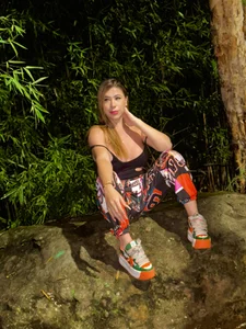 Skarlet219 Enjoy the view 💚🧡 Immagine  2