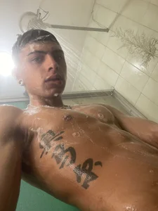 Quiin_1 In the shower🔥 Pic 6