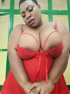 Ebonyhotass26: Public ( фото)