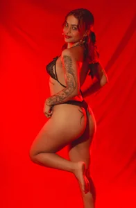 Scarlet Sensuality 👠🌹 de Xdeisyy Foto