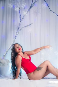 Amayavaldes la navidad mami صورة واحدة|Amayavaldes la navidad mami صورتان|Amayavaldes la navidad mami  3 صور|Amayavaldes la navidad mami  3 صورة