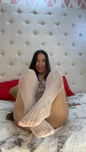 SashaDurante I woke up wanting daring looks Pic 5