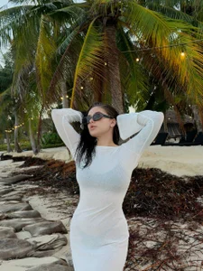 Trishatemptation: Public ( 5 фото)