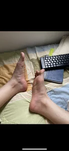 Pinkyrosse: Feet ( 2 фото)