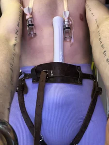 Public od Fucktoy-in-Chastity  4 snímek