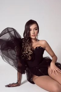 NaomiSainz Classy Hình 5