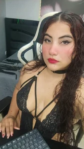 Sara_Bdsm_のYour favorite slave 😈の 5枚の写真