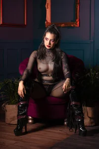 SWEET AND DANGEROUS od hanna_connorr  4 snímek