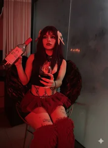 Melody-chers My bite feels like heaven, but burns like desire 🔥😌 Pic