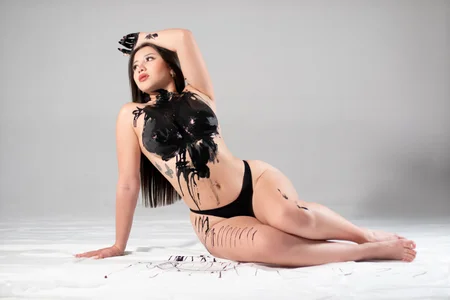 Aixaa_charles A little paint in my body Pic 2