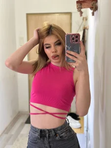 LouiseFleen Naughty Free Time 🌸  2টি ছবি