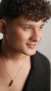 Nathan_Bluee Between laughs and looks, something else hides. Pic 3