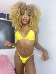 katriona_san SEXY YELLOW Pic 2