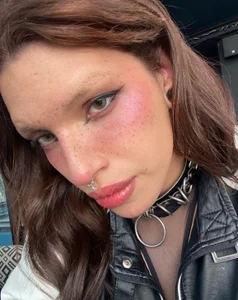 Public de Loona_s  6 Imagens